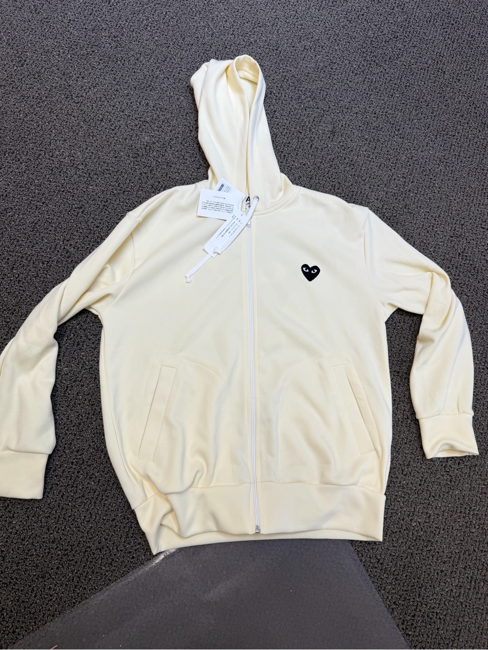 COMME DES GARCONS CDG PLAY BLACK HEART BIG LOGO HOODIE IVORY AZ-T254-051-3